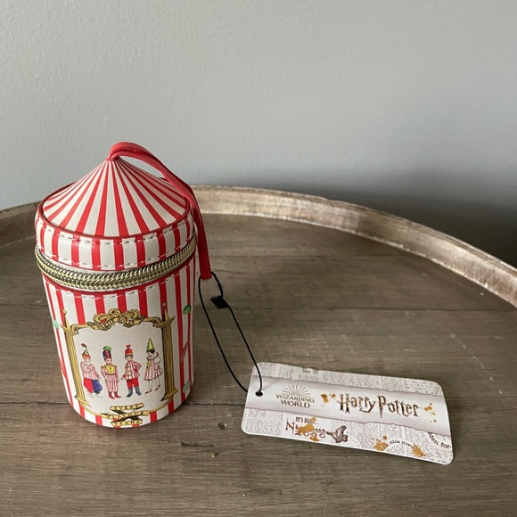 Harry Potter Red and White Striped Toy charm - Picture 2 of 4